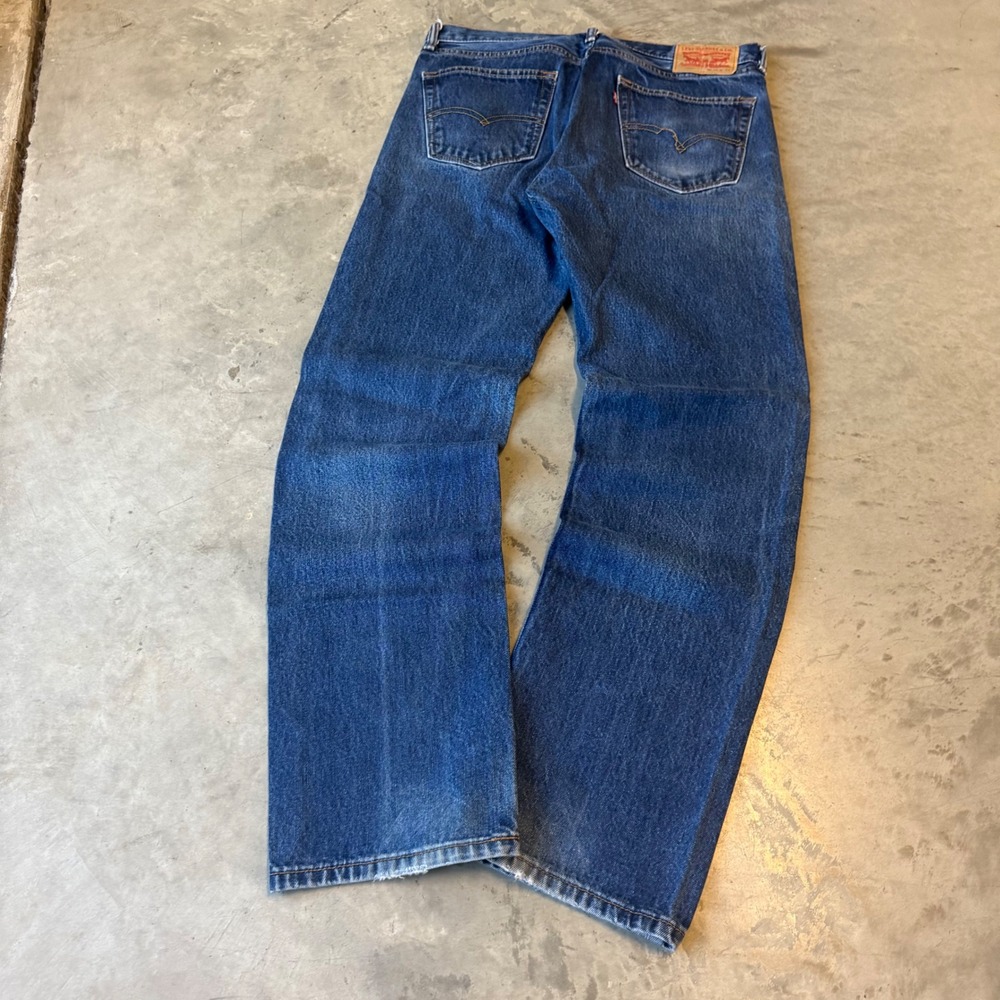 Levis 501 Original Fit Jeans Mens 34x32 Medium Wash Blue Denim Straight Leg